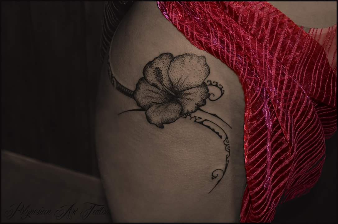 #Polynesian #Tattoo Astonishing floral idea of tattoo for the side arm
