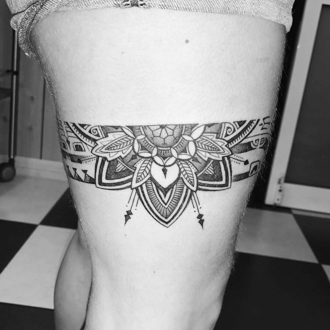 #Polynesian #Tattoo Epic design of tattoo idea adorning the leg