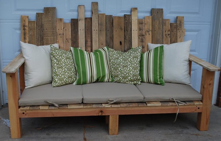 Outdoor Pallet Sofa.