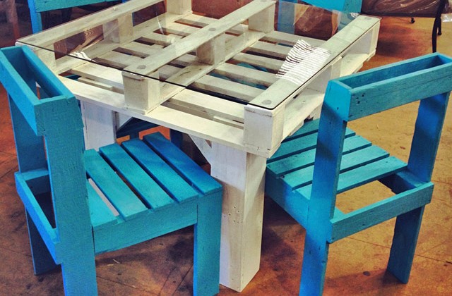 Table and Chairs From Pallets.