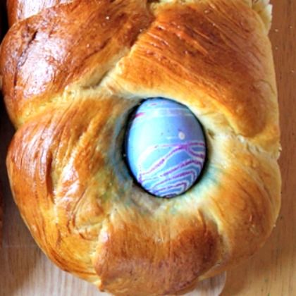 This Greek Easter Bread looks delicious!!
