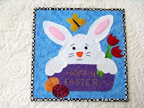 “Hoppy Easter” Wall Hanging.