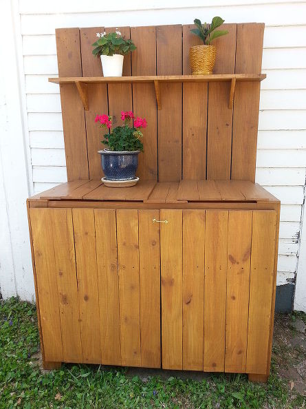 Potting Bench From Reclaimed Fencing and Free Finds.