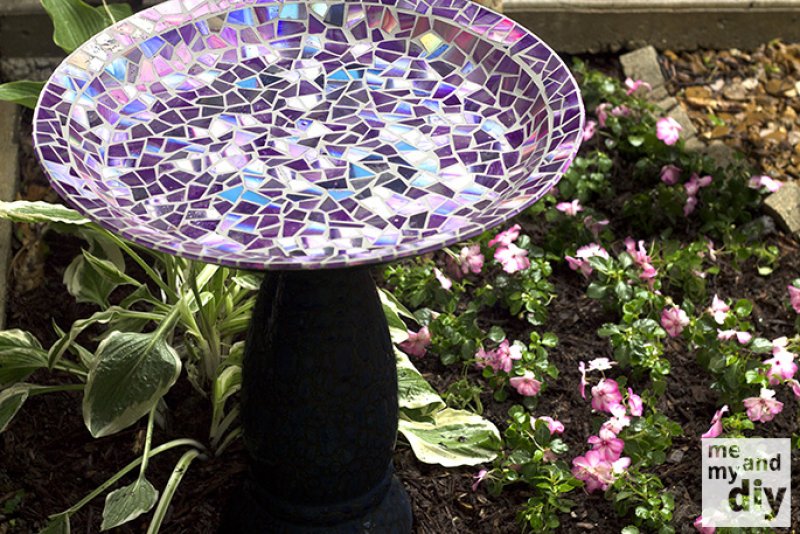 Use your old CDs to create a decorative bowl.