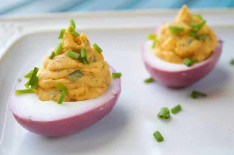 Buffalo Ranch Deviled Eggs from Plaid and Paleo