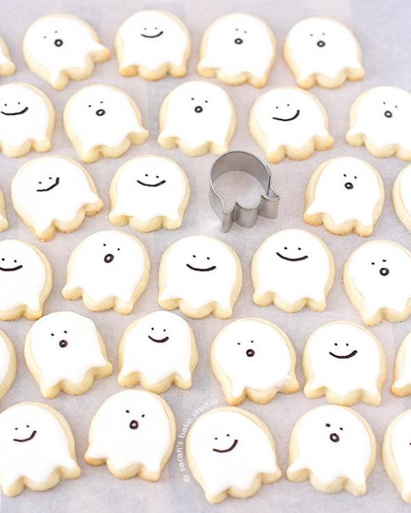 Happy Little Ghost Sugar Cookies from Sarah’s Bake Studio