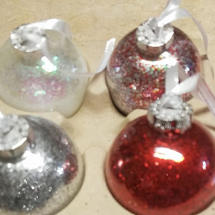 DIY ornaments into glitter ornaments.