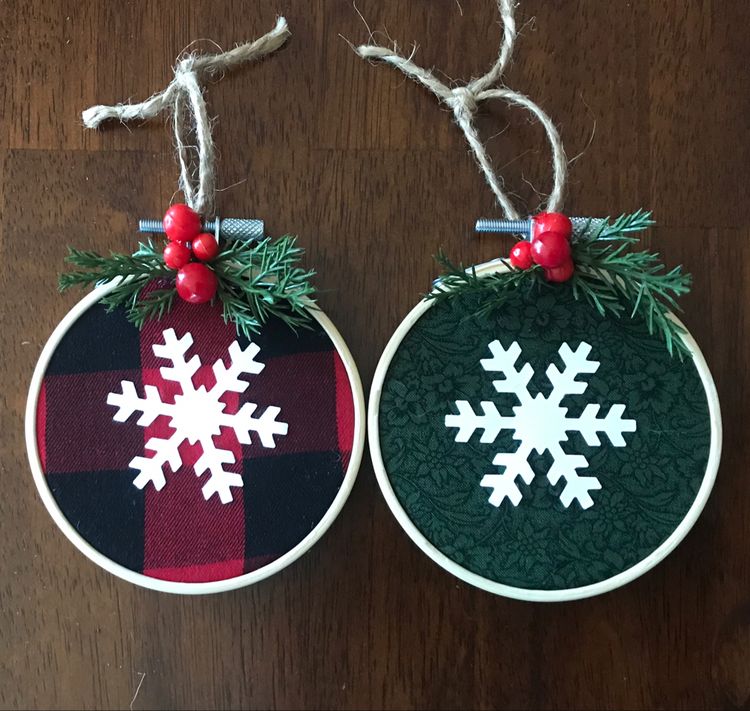 Simple DIY embroidery snowflakes Christmas ornaments.