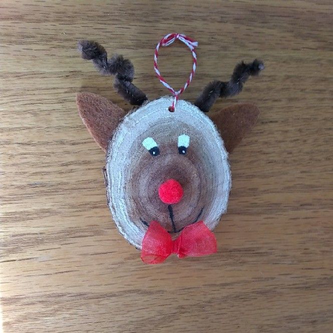 Wood Slice Reindeer Ornaments.