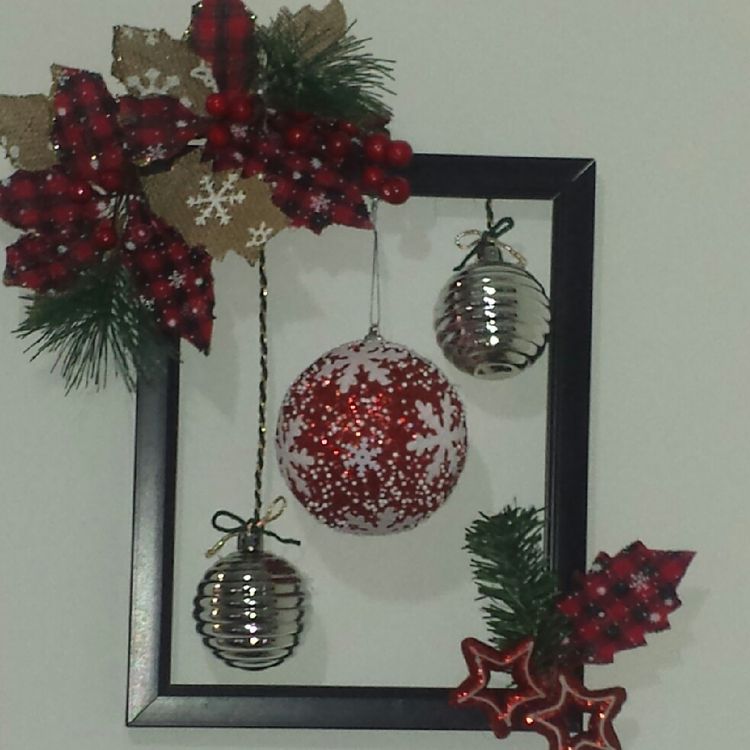 Christmas Picture Frame Wreath.