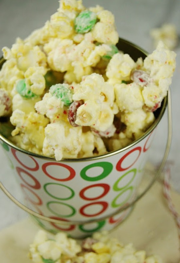 Christmas White Chocolate- Peppermint Popcorn from The Kitchen is My Playground