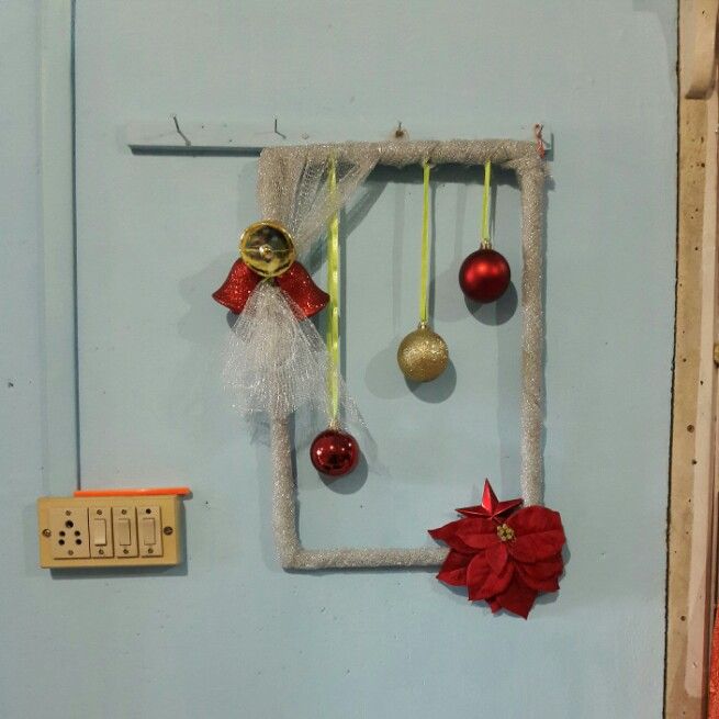 Create your own Christmas Wreath Picture Frame.