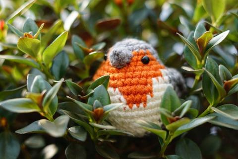 Crochet Christmas robin.