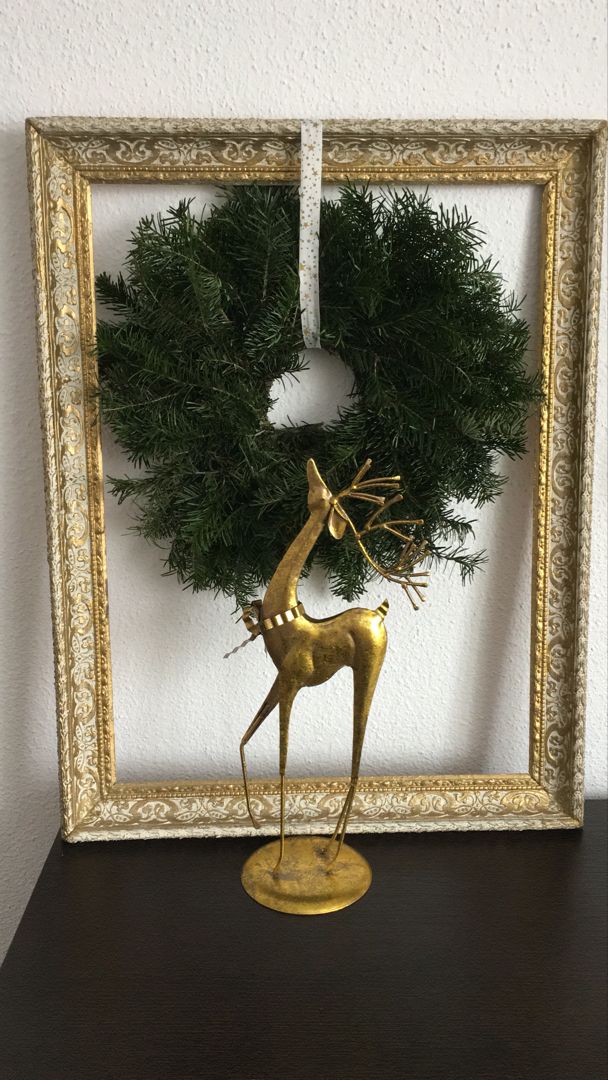 DIY Traditional Christmas Wreath.