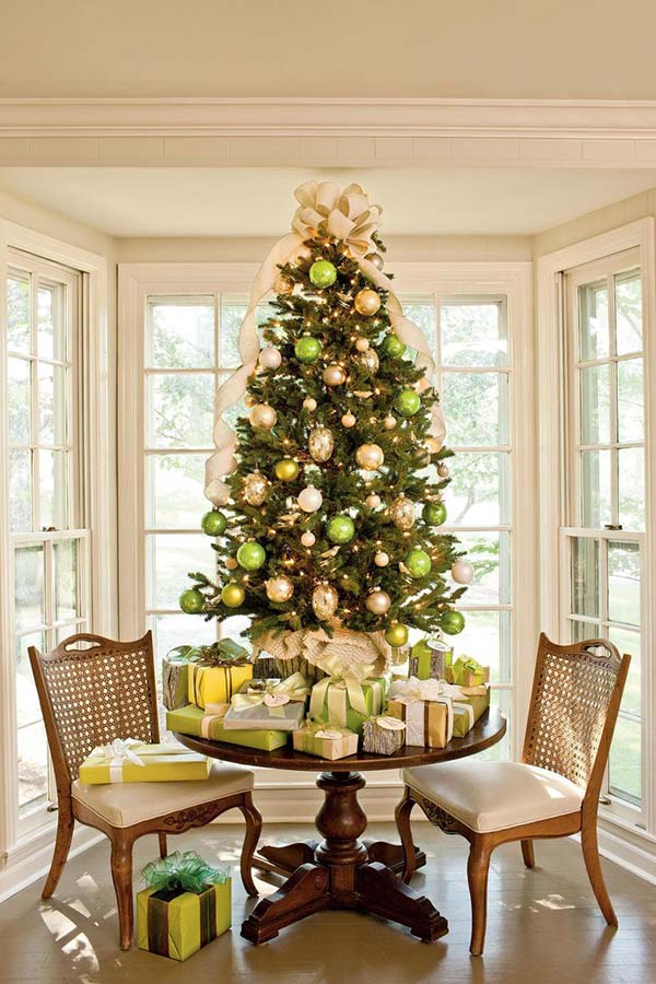 Gold & Green Christmas Tree Decor.