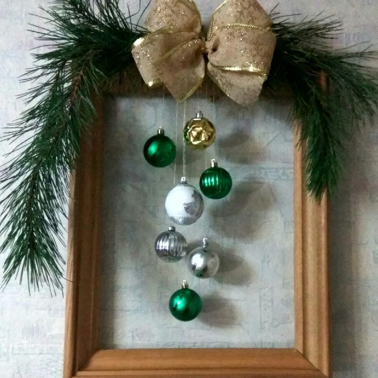 Make this festive Christmas wreath from a picture frame.