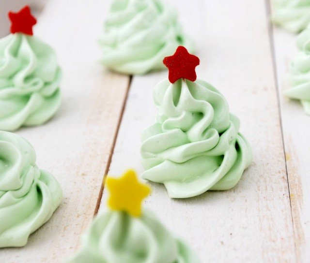 Meringue Christmas Tree from Cake and Allie