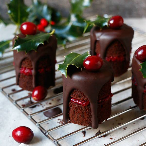 Mini Chocolate Cranberry Christmas Cakes from Nirvana Cakery