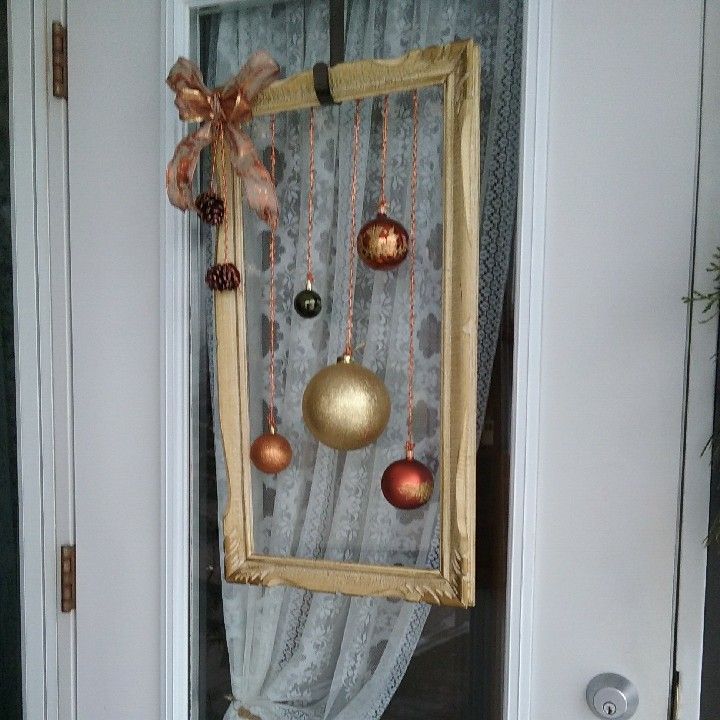 Mini Christmas Picture Frame Wreath.