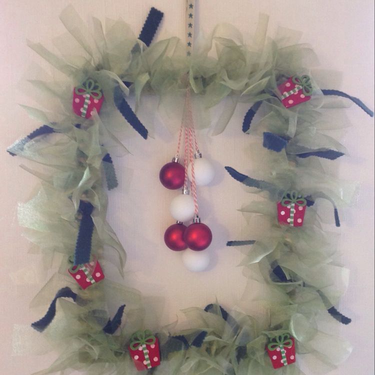 Picture Frame Christmas Wreath.