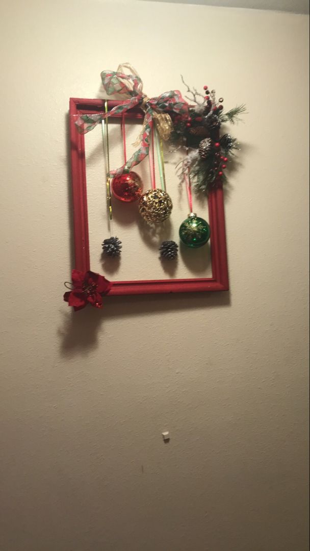 Picture frame wreath back at Christmas.