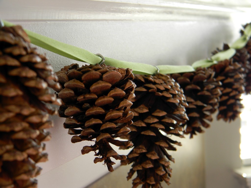 Pinecone Garland by Organize and Decorate Everything