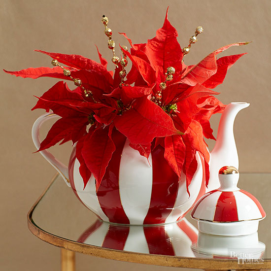 Teapot Christmas Centerpiece.