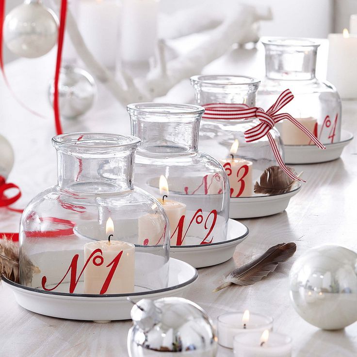 Red And White Table Décor.
