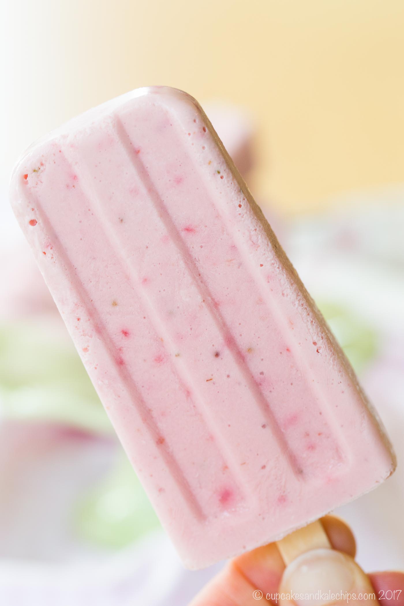Strawberry Cheesecake Frozen Yogurt Popsicles