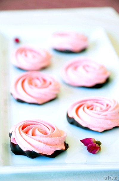 Chocolate-Dipped Strawberry Meringue Roses by U Try It!