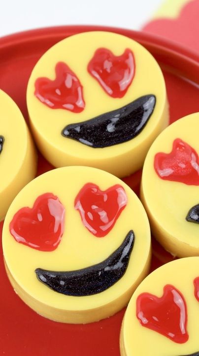 Emoji Valentine Oreos at Dorky’s Deals
