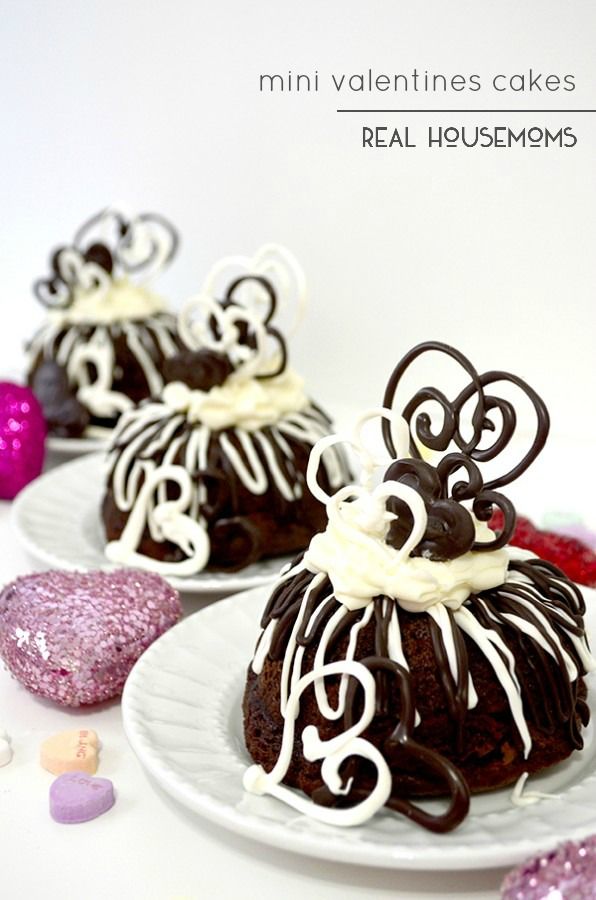 Mini Valentines Cakes from Real Housemoms