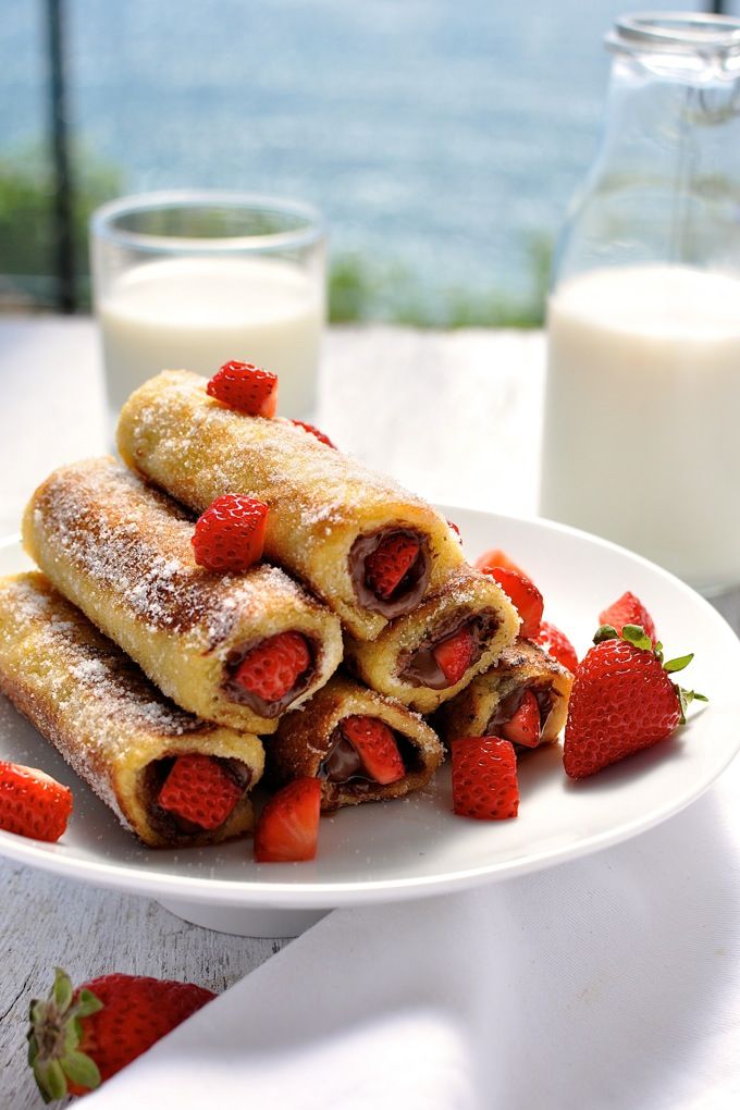 STRAWBERRY NUTELLA FRENCH TOAST ROLL UPS.