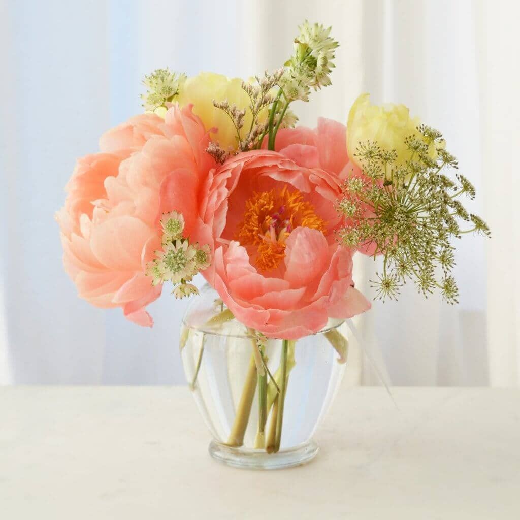 Simple and Glamorous Spring Bouquet.