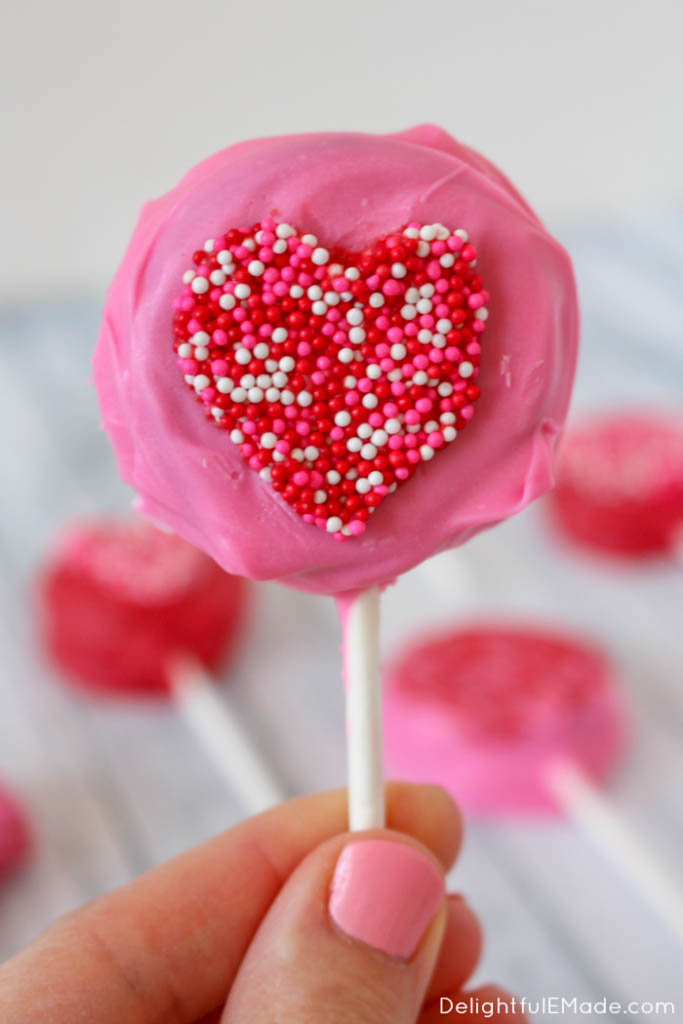 Valentines’ Day Oreo Pops from Lil’ Luna