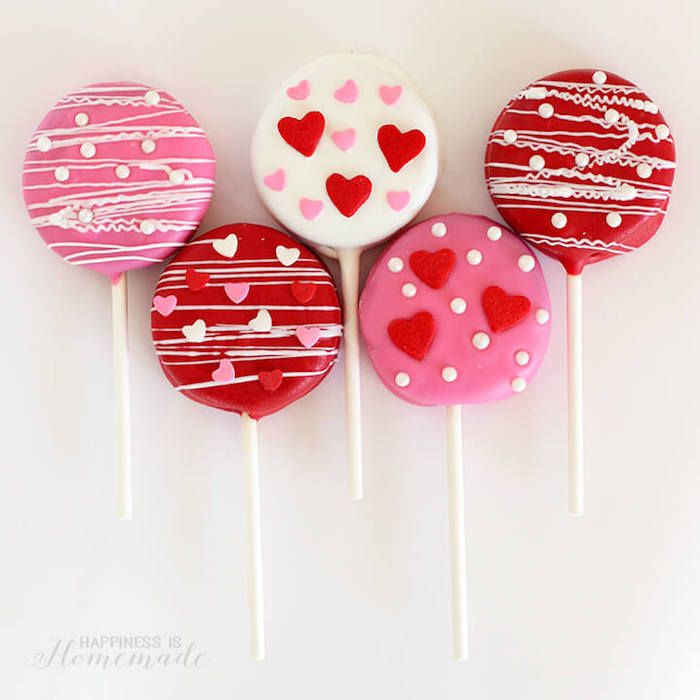 Valentine’s Day Oreo Pops at Happiness is Homemade