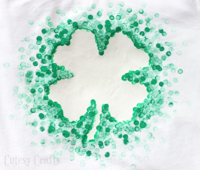 DIY ST PATRICK’S DAY STAMPED SHIRT