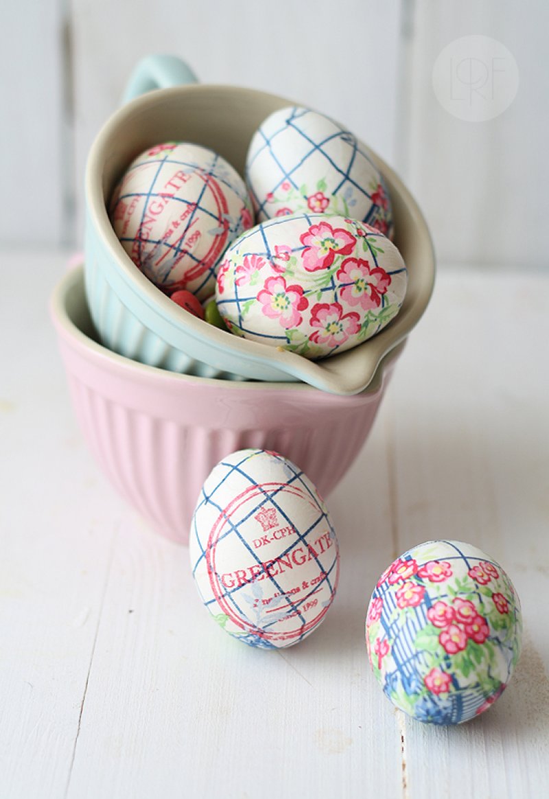 Easter Egg Napkins Decoration Idea.