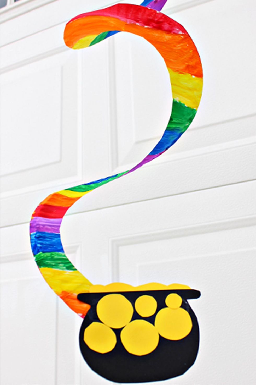 End of the Rainbow Paper Plate Twirler.