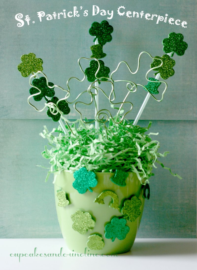 ST. PATRICK DAY CENTERPIECE FROM CUPCAKES AND CRINOLINE