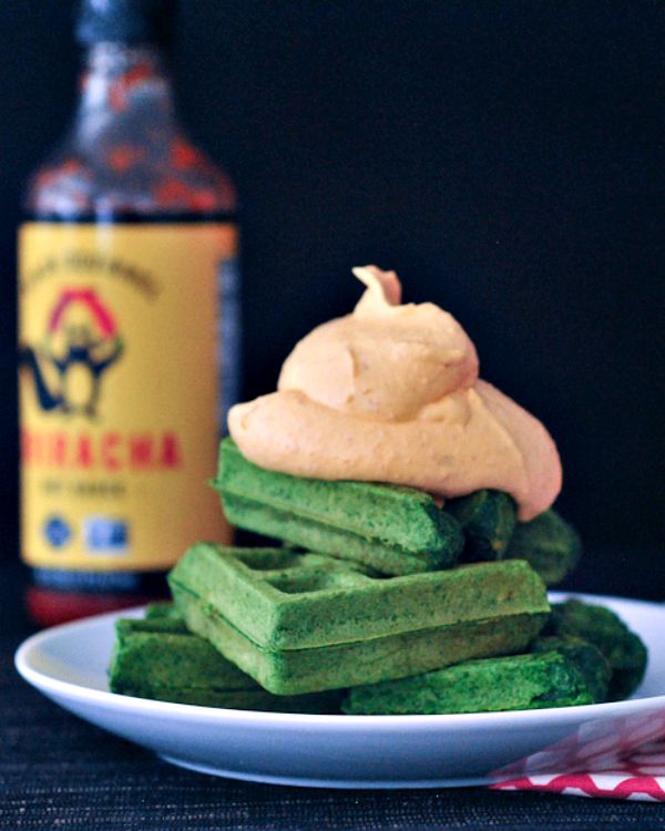 GARLIC SPINACH WAFFLES WITH SRIACHA WHIP BY SPABETT