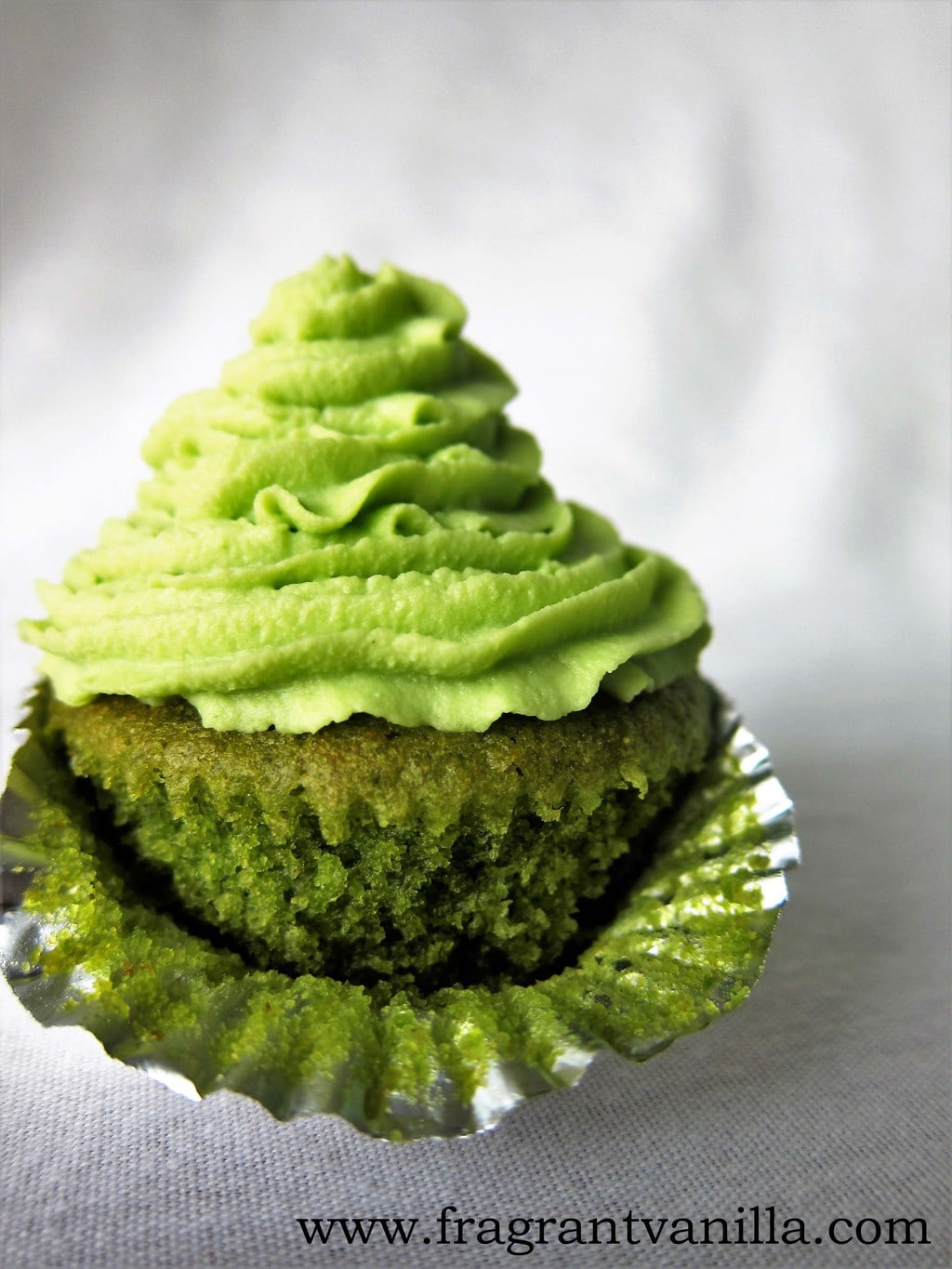MINI LUCKY GREEN VEGAN CUPCAKES BY FRAGRANT VANILLA CAKE