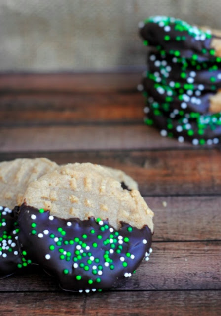 St. Patty's Day Peanut Butter Cookies - Mama Dweeb